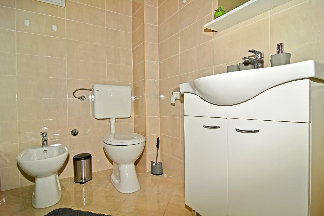 Appartamento Apartman Nina Zara Esterno foto